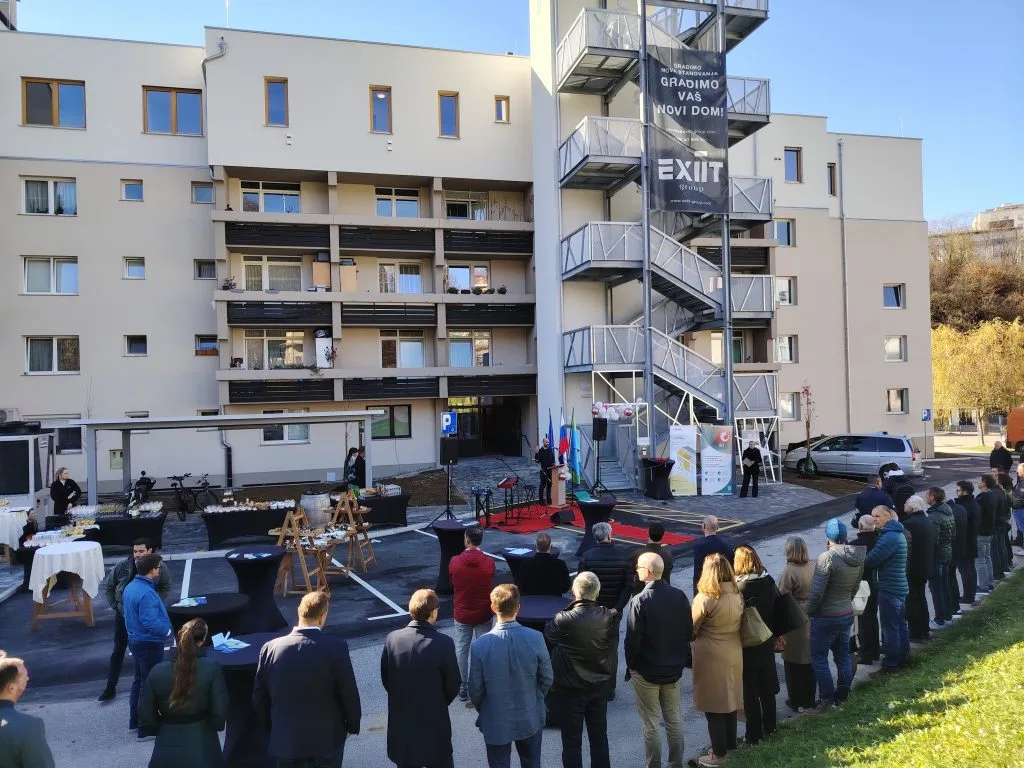 The renovated Ob Suhi 19 building at its 2025 opening, with visitors outside